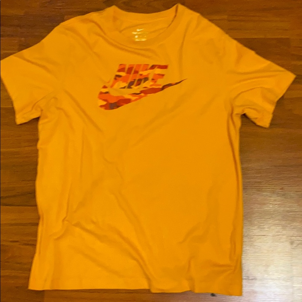 Nike tee